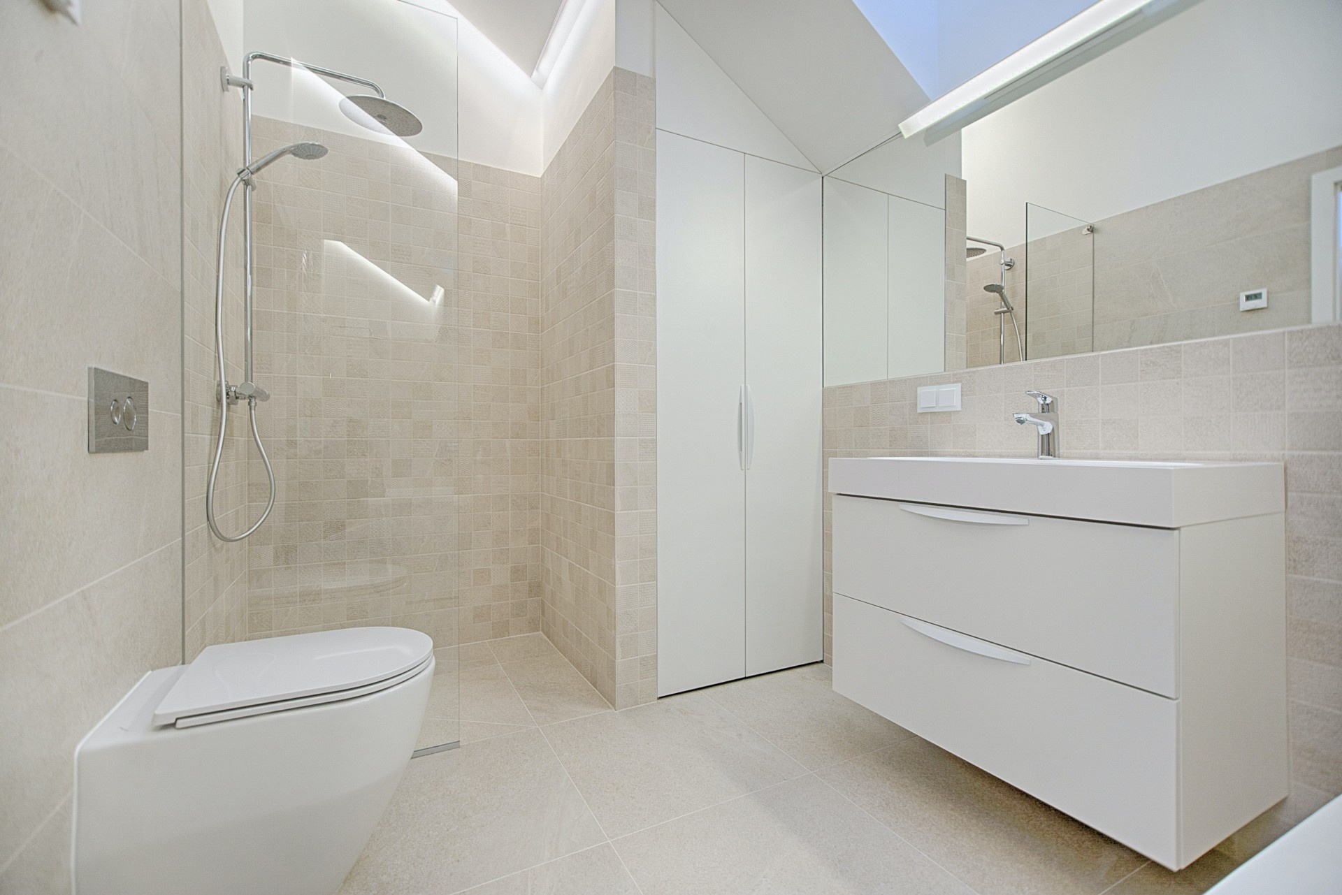 heel fijn Transparant Op en neer gaan Je badkamer stijlvol verlichten met de IP65 inbouwspot - Eurovision House